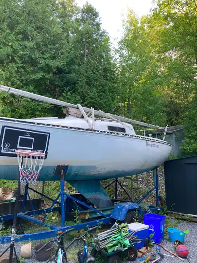 24 foot sailboat for sale. Needs some TLC. Reason for selling, upgraded to a larger boat. Great proj...