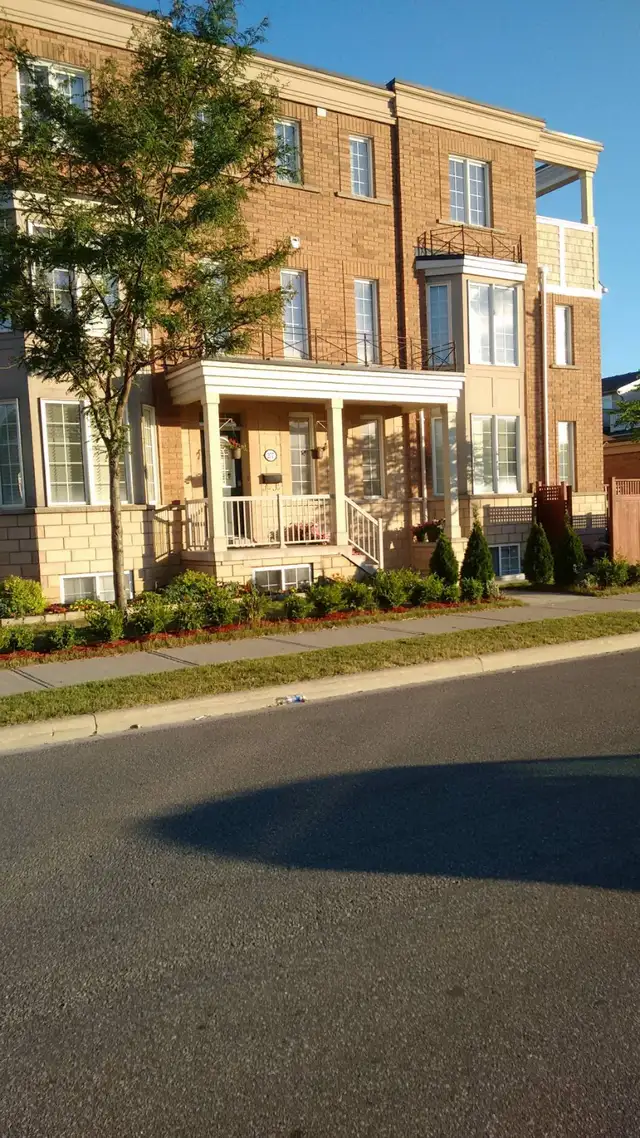 York University Subway - Female ONLY - room available