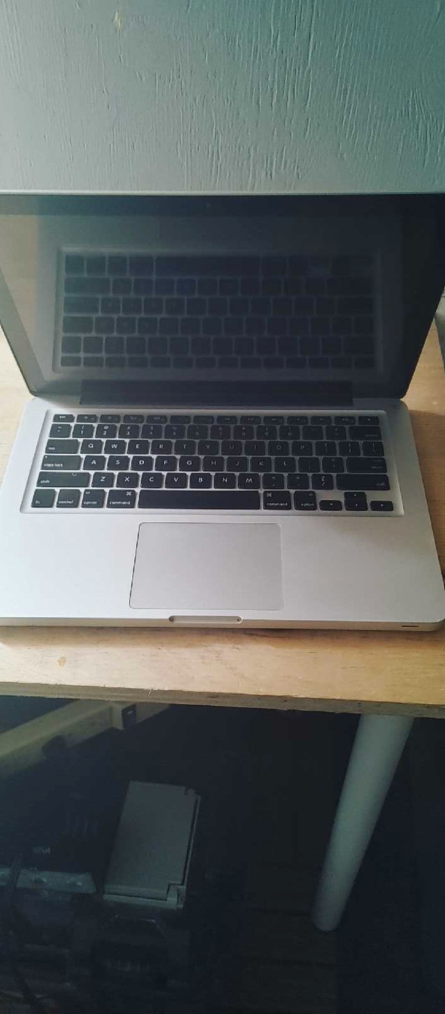 MacBook Pro 2.4 GHz intel Core i5 4GB RAM 1333MHz DDR SSD 240  in Laptops in City of Toronto