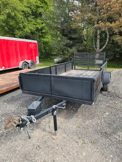 6x12 utility trailer Trailer is in great shape, heavy duty, no rust Led lights Trailer does have sid...