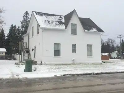 F THE ADD IS STILL UP IT IS STILL AVAILABLE This is a clean 1 bedroom apartment located in portage l...