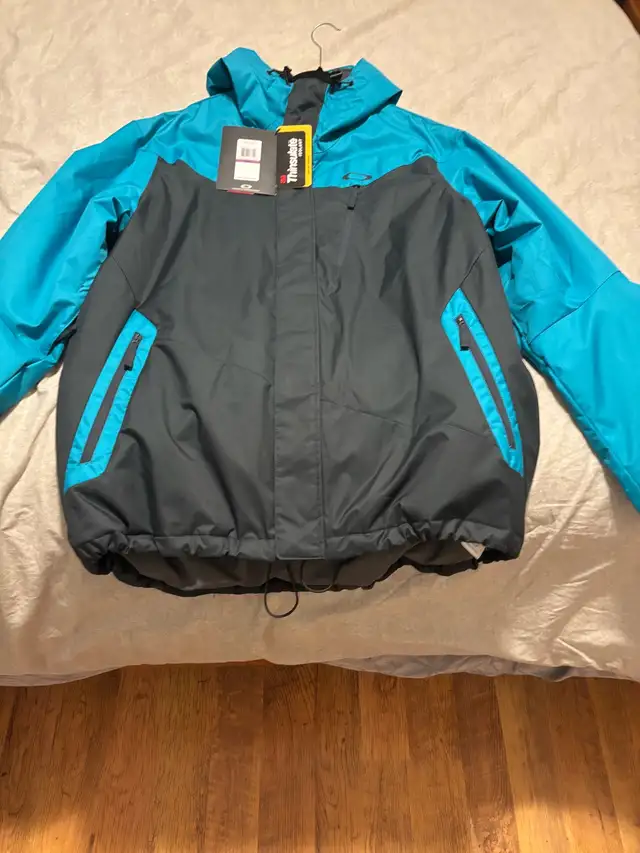 Men’s Oakley Ski Jacket - XXL - NEW in Ski in Red Deer - Image 2