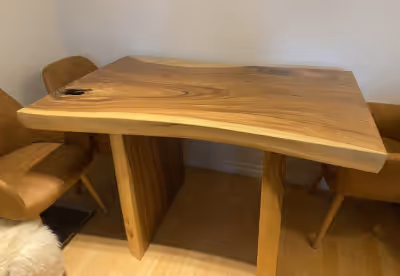 Live Edge dining table Must be able to have a reliable pick up method due to the weight of the item...