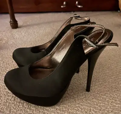 New. Never worn.