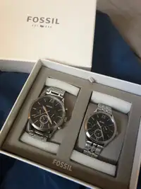 Men and Women’s Fossil Watch Gift Set