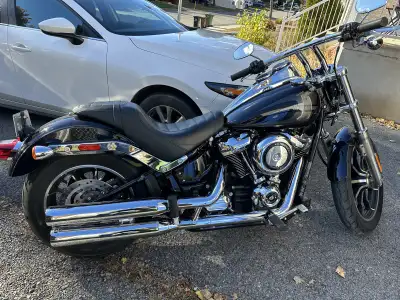 2019 Harley-Davidson Softail Low Rider FXLR with only 7,270 km. Color: Midnight blue In great shape...