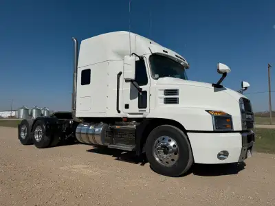 2023 Mack Anthem Sleeper Truck *Major component engine warranty until August 31st 2027 or 804,000 km...