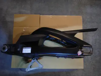 Good used swingarm for Yamaha R6 . 250mm wide at swingarm pivot 580mm from pivot to rear axle,$50 or...