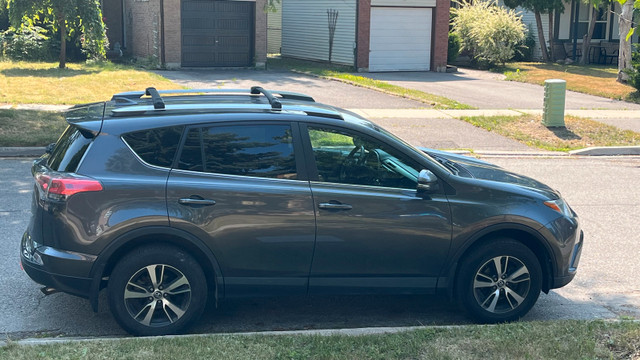 2016 RAV4 XLE in Cars & Trucks in Markham / York Region - Image 2