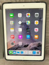 Apple iPad Air 9.7" 32 GB with Wifi