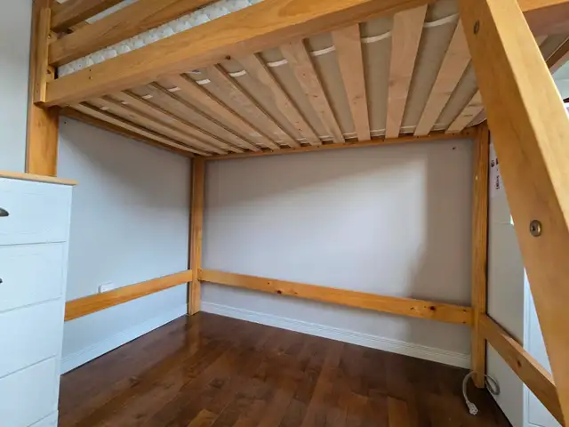 Lit mezzanine en bois in Beds & Mattresses in Laval / North Shore - Image 4