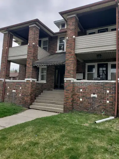 1 bedroom basement apartment near Erie street in downtown. First and last. Please reply with phone n...