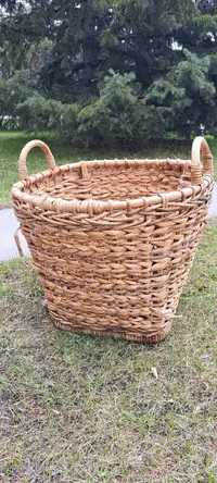 Wooden basket 