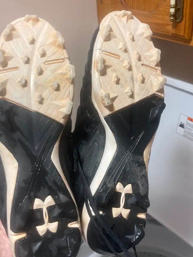 Men's Under Armour Baseball/Football Cleats Size 12 in Men's Shoes in Medicine Hat - Image 4