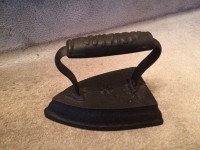 Vintage Clothe Cast Iron #7  H.R. Ives and Company Montreal