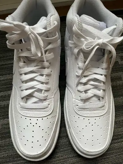 Nike Air shoes size 9, View more