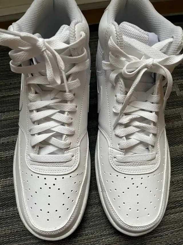 Nike Air shoes size 9 in Men's in City of Toronto - Image 2