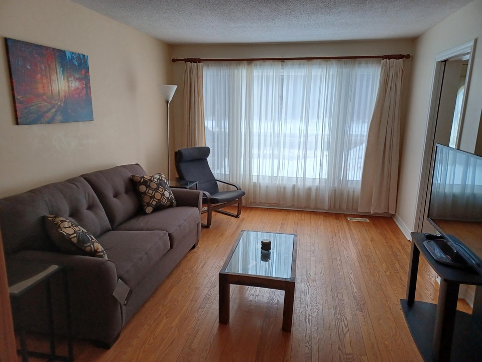 3 Bedroom near Blair-NRC East Campus- furnished option 1
