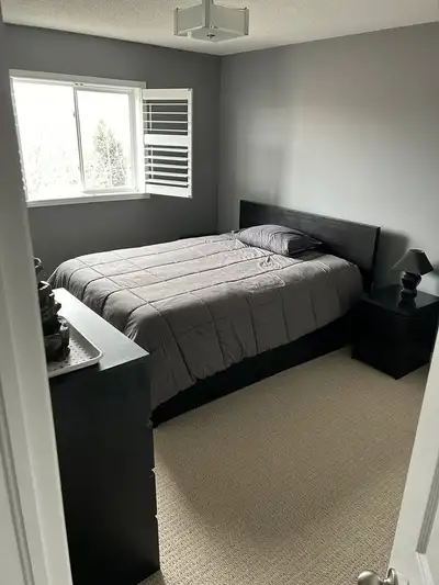 Private room for rent in Beamsville, shared bathroom with quiet couple Text 4169177359