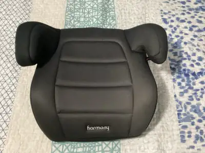 Siège d’auto pour enfants en bonne état. Parfait pour les jeunes enfants pendant un trajet!