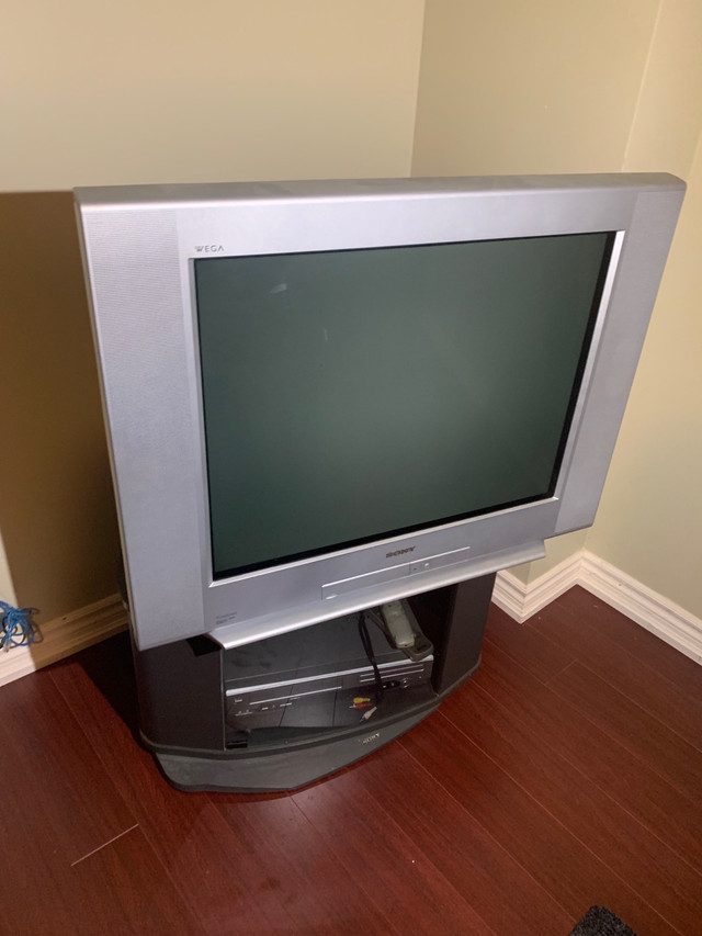 Sony Trinitron 32 inch TV in TVs in Mississauga / Peel Region