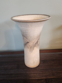 Ingleton POTTERY (cream coloured flower vase)