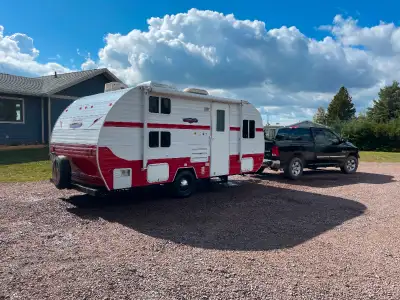2016 19 FT WHITEWATER RETRO CAMPER FOR SALE SPRING IS COMING…THIS CAMPER HAS IT ALL!! Get ready for...