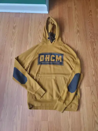 Dirty hands clean money hoodie size large new condition. Also have a green Dirty hands clean money h...