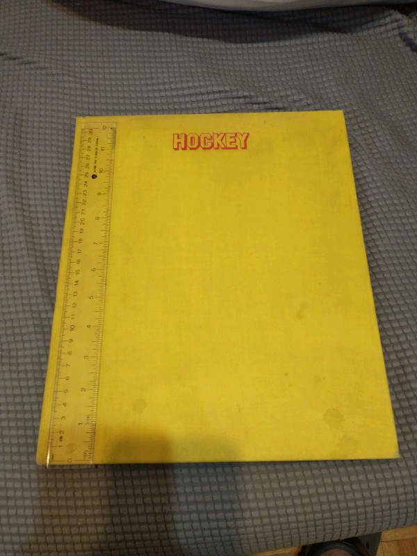 'Hockey' (1969), 98 pages hardcover in Non-fiction in City of Toronto