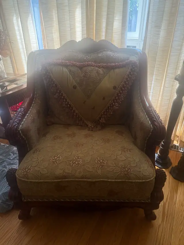 Ornate Victorian-Style Sofa Set (Couch + Oversized Chair) — $500 in Couches & Futons in Markham / York Region - Image 4