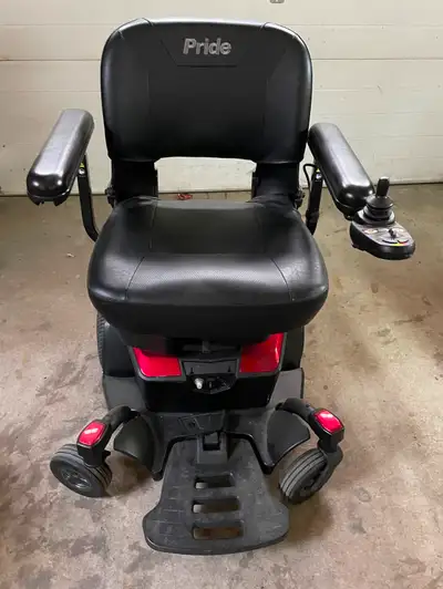 À qui la chance !! Chaise roulante électrique GO Chair Excellente condition Deux batterie neuve! Tou...