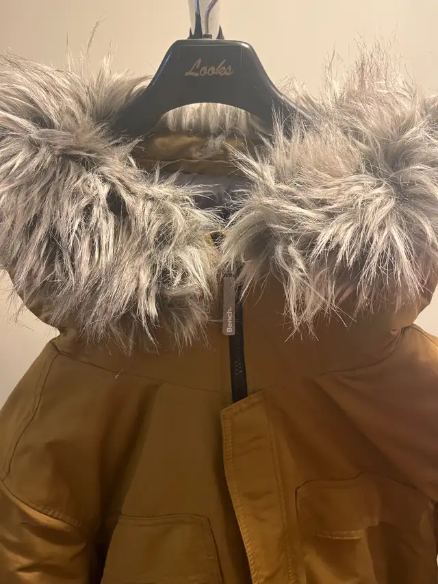 Men's Winter Jacket – “BENCH” Jacket. Size XL in Men's in Mississauga / Peel Region - Image 3