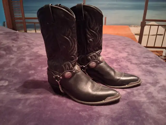 Womens Black Leather Cowboy Boots in Women's - Shoes in Kawartha Lakes - Image 2