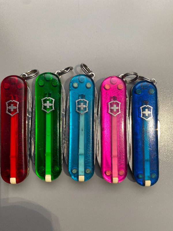 Victorinox Swiss Army SD classic translucent 2.5in in Hand Tools in Oakville / Halton Region