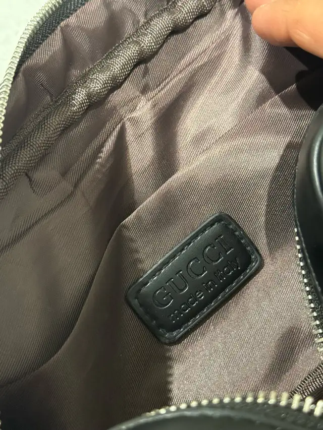 gucci bag in Men's in Cambridge - Image 3