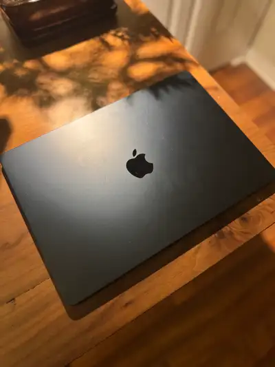 Macbook Air 15” M2, 1TB, 16GBS, View more