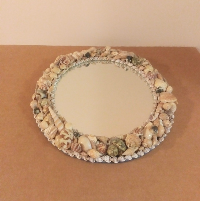 Small Mirror with Seashell Frame in Home Décor & Accents in Mississauga / Peel Region