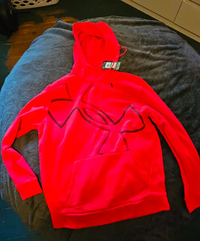 Large Loose Mens Under Armour Sweater (Large) in Men's in Hamilton - Image 2