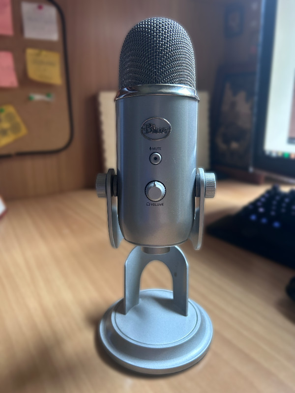 Silver Blue Yeti  Logitech USB Microphone in Speakers, Headsets & Mics in City of Toronto