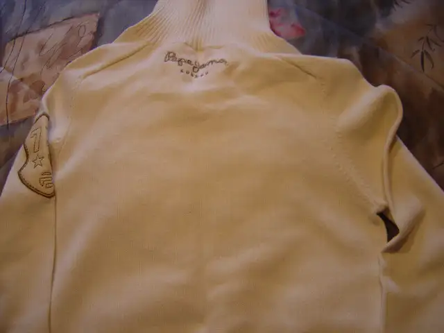 gilet pépé jeans  et  gilet tommy , gr small in Women's - Dresses & Skirts in Québec City - Image 4