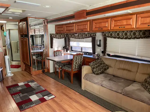 2006 Monaco Kinght PDQ Motorise in RVs & Motorhomes in Sherbrooke - Image 11