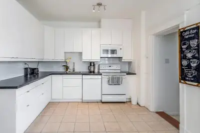 * 1 mois gratuit * Grand Appartement meublés avec 5 C à Coucher, 2 salle de bain complète, un balcon...