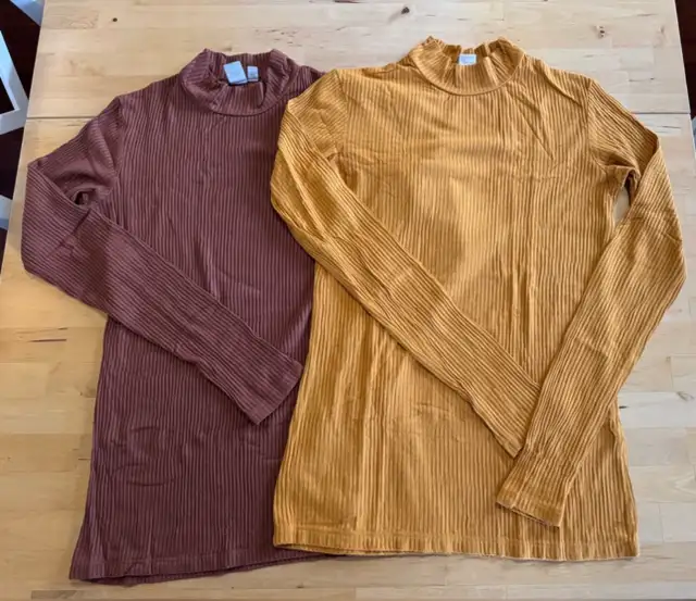 Lot de vêtements d’hiver femme taille small petit in Women's - Tops & Outerwear in Sherbrooke - Image 3
