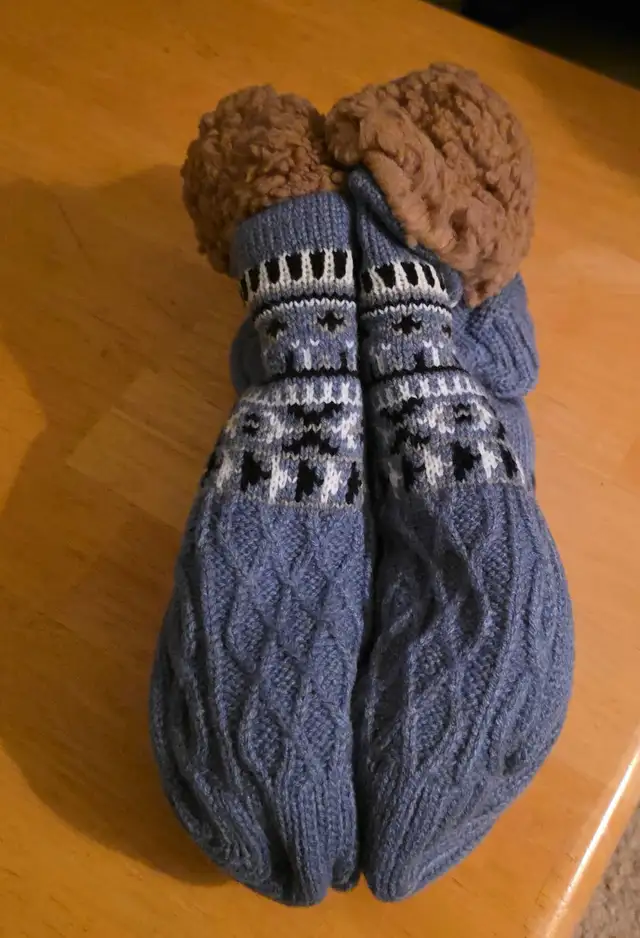 Soft Knit Slip On Slippers. in Women's - Shoes in Ottawa - Image 3