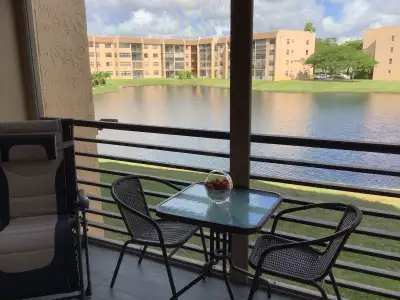 Condo 2 chambres 2 salles bains rénové 55+ avec vue sur le lac - Sunrise Lakes, Floride - 119000 $ U...