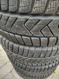 4 pneus hiver Pirelli Sottozero Runflat 235-45R19 comme neufs