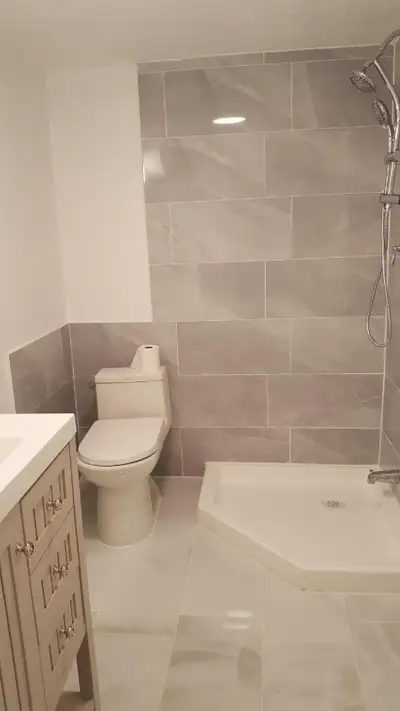 Private separate entrance 1 bedroom, 1 bathroom Kitchen and living area Private laundry (located in...