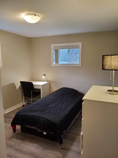 Chambre privée à louer (1 seule personne par chambre) dans une grande maison à partager (les airs co...