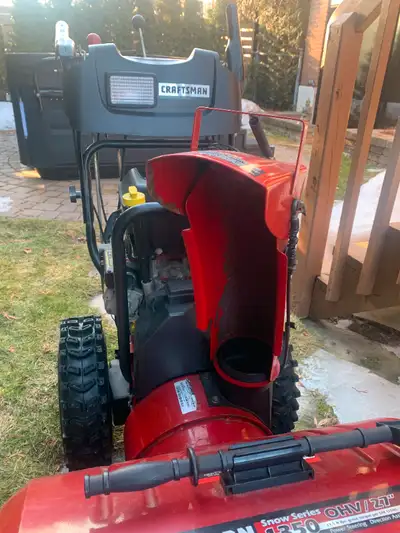 1350 SERIES B&S ENGINE 27" TWO-STAGE POWER-PROPELLED SNOW THROWER Like new