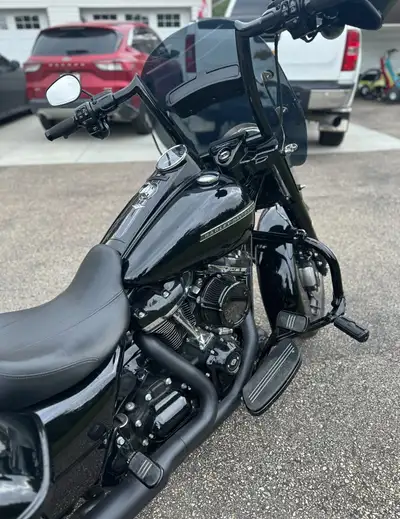 Selling my 2018 Harley Bike has Saddle bags Dyno jet tunner Arlen ness air cleaner Back seat Spare p...